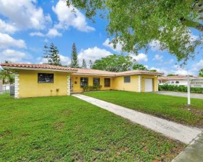 4 Bed 4 Bath Foreclosure Property in Hialeah, FL 33014 - White Oak Dr