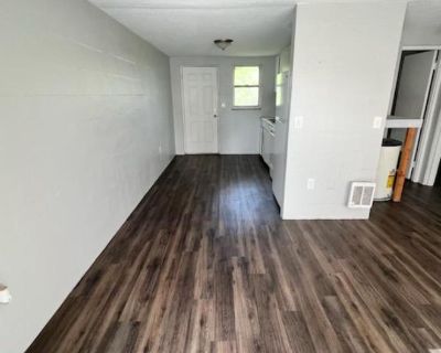 2 Bedroom 1BA Condo For Rent in Palmetto, FL