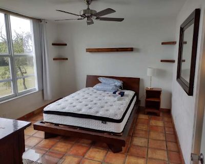 Private room with own bathroom in a Condo with 1 roomie, Pompano Beach, FL 33069