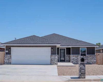 4 Bedroom 2BA 1526 ft Single Family Home For Sale in CLOVIS, NM