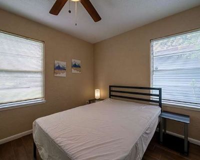 Available on: now. Furnished. Parking available * Internet included * Students welcome * 40+ years welcome. Private furnished rooms for rent. Stunning newly renovated home is situated in Pasadena, just southeast of Houston. Come enjoy this cooking up a storm in this gorgeous kitchen. This home is located in proximity to Interstate 45 and 610 enabling seamless travels across Texas. Just a short ...