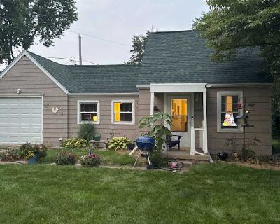 Shared room with shared bathroom in a House, Peoria, IL 61604