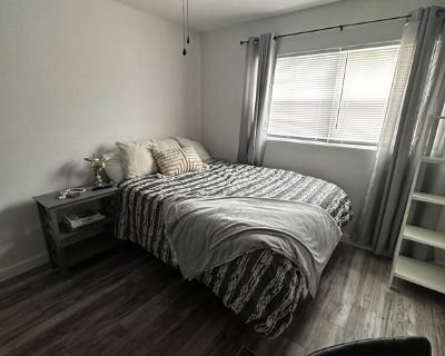 Minimum stay: 1 month. Deposit: 200. Bills included. Age preference: 21 - 40. Available for students. Hello I have a fully furnished room for rent going for $950 with utilities and internet included. It s a month to month lease with a $200 deposit. House is a roommate situation with people in their 20 s-30 s professional s schedule 7-5. House is super chill 420 friendly. Roomates keep to them s...
