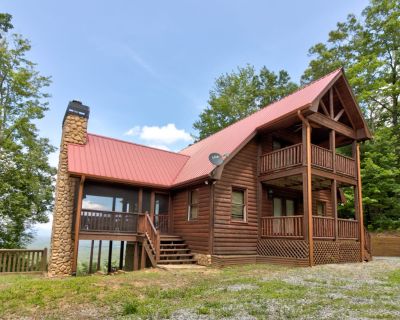 2 Bedroom 3BA Pet-Friendly Cabin Vacation Rental in Moon Kiss, Blue Ridge, GA