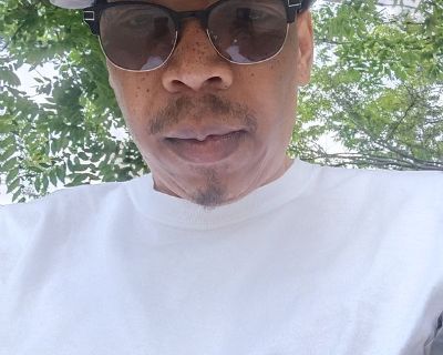 I'm just working hard and it would be great if I could find a room to relax after work. I just got out of a relationship and I'm looking for a room and a fresh start .