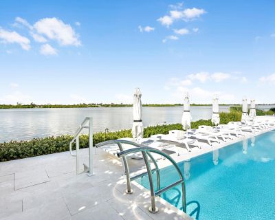 S Ocean Boulevard. Prime Palm Beach location between the Par 3 Golf Course and Four Seasons! Beautifully renovated 2BD/2BA condo opens to a spacious patio and lawn. Offered furnished and move-in ready. The Carlyle House recently completed a stunning transformation, which include a newly designed lobby, striking infinity-edge pool with intracoastal views, built-in BBQs with a quartzite bar, and ...