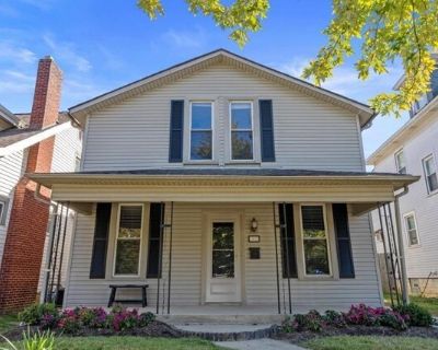 1512 Indianola Ave. Get $500 off each of your first THREE months' rent with an approved lease and a November 1st move-in! Location, Location, Location! Just a short walk to campus, the Short North, or Italian Village. Four bedrooms and 2 1/2 baths with two living quarters, a huge backyard with a detached THREE-car garage. Pets condsidered with additional security deposit and monthly fee Profess...