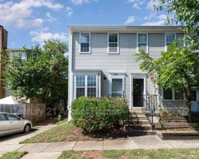 2 Bedroom 1BA 896 ft Townhouse For Rent in Chantilly, VA