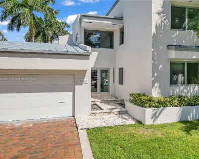 5 Bedroom 3BA 3705 ft Apartment For Rent in North Miami, FL