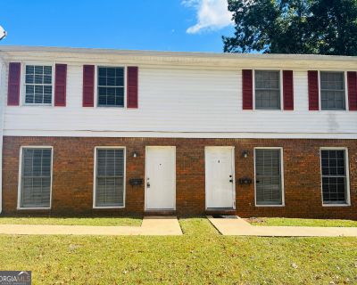 2 Bedroom 1BA 960 ft Apartment For Rent in Lagrange, GA