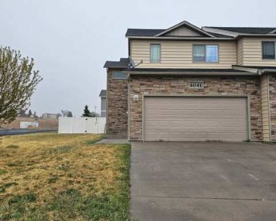 3 Bedroom 2.5BA 2435 ft Pet-Friendly Apartment For Rent in Cheyenne, WY