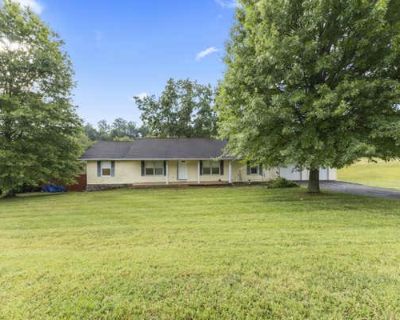 4 Bedroom 4BA 2704 ft Single Family Home For Sale in KINGSPORT, TN