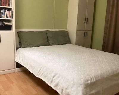 Available on: now. Furnished. Pet friendly. Parking available * Internet included * Cat friendly * Dog friendly * Students welcome * 40+ years welcome. Two bedroom and two bath home in a 55+ community. Shared living space with kitchen, living room and dining area. Private bedroom and bathroom can be offered furnished or unfurnished. Rent, deposit and move in date are negotiable.. Rent $500 per ...