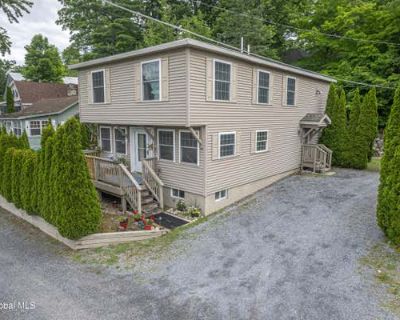 4 Bedroom 3BA 2088 ft Furnished Single Family Home For Sale in LAKE GEORGE, NY