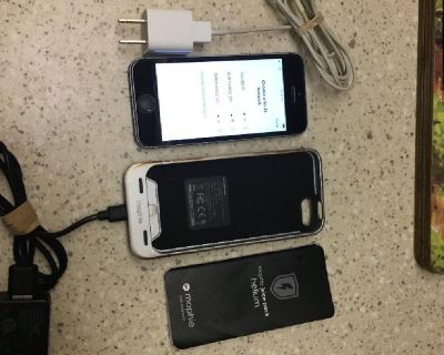 Apple 5S iPhone with Charger, Mophie100% Power Pack with Charger
