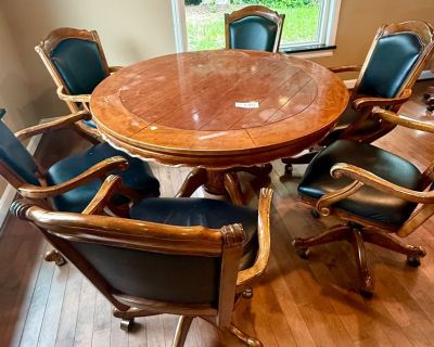 140 Convertible Dining/Poker Table and Chairs