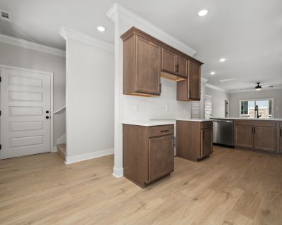 3 Bedroom 2BA 2155 ft Townhouse For Sale in Murfreesboro, TN