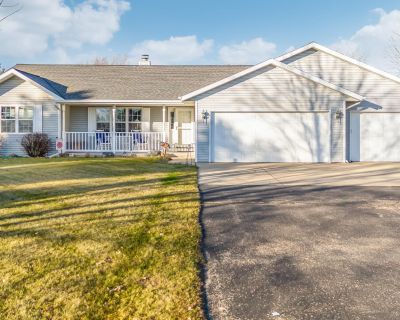 3 Bedroom 2BA 1430 ft Single Family House For Sale in Pulaski, WI