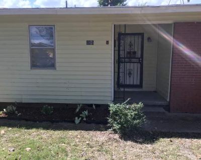 4 Bedroom 1.5BA 1100 ft Apartment For Rent in Jackson, MS