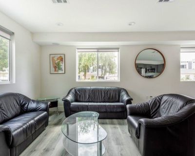 Gorgeous Ideally Apt. (Has an Apartment). Room in the 4 Bedroom 3BA Apartment For Rent in Los...