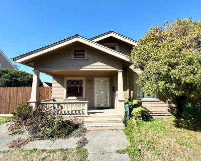 Craftsman Bungalow with Fantastic Fenced Yard. image_url. In unit laundry Patio / balcony Hardwood floors Dogs allowed Garage Fireplace Unit Amenities carpet extra storage fireplace hardwood floors in unit laundry patio / balcony Property Amenities carport on-site laundry parking bbq/grill garage dogs allowed. Pets allowed. 2 Bedroom. 1.5 Bathroom. 1400 ft