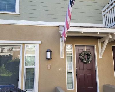 Available on: december 1. Unfurnished. Parking available * Internet included. Beautiful Avendale community in Ladera Ranch. Safe parking. Master Bedroom with en-suite bathroom, double sinks, walk-in closet. Many community amenities. Available Dec.1st.. Rent $1,800 per month Bills Included Security deposit $300 Property type Townhouse Room furnishing Unfurnished Available on December 1. One work...