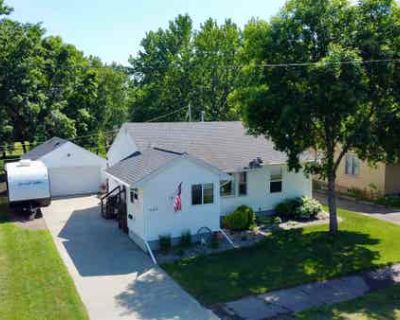 3 Bedroom 2BA 1894 ft Single Family Home For Sale in HIBBING, MN