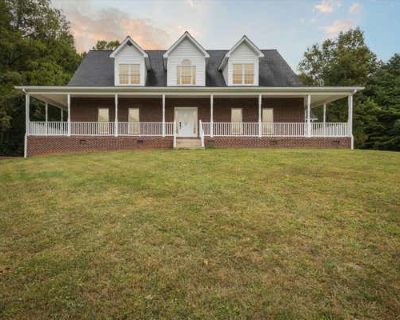 3 Bedroom 3BA 3604 ft Single Family Home For Sale in ELIZABETHTON, TN