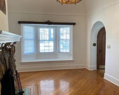 1059 Pine Ave. One of a kind, FULL house rental in close proximity to NYC bus and Union center! This spacious 4 bedroom, 2 full bath cape cod has charming old world details and modern amenities. Enter into the front entry with large coat closet and additional office nook (or mudroom). Hardwood floors run throughout the entire first and second floors. Living room features large bay window with c...