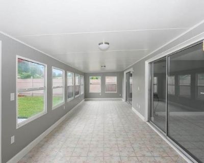 2 Bedroom 2BA 1442 ft Pet-Friendly Apartment For Rent in Jasmine Estates, FL