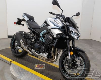 2025 Kawasaki Z900 ABS Galaxy Silver/Metallic Spark Black