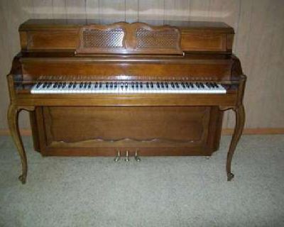 Beautiful Everett Console Piano in Baltimore, MD