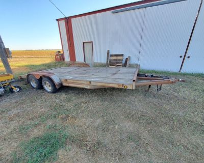 Flat trailer with dovetail