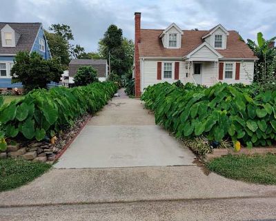 Private room with shared bathroom in a House with 4 roomies, Hampton, VA 23661