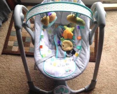 Excellent condition Taggies infant swing in Marysville, WA