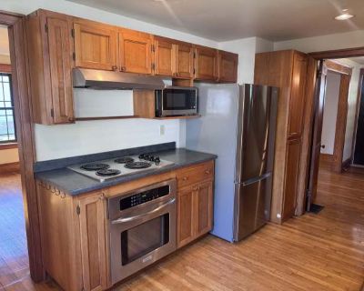 2 Bedroom 2BA 1365 ft Pet-Friendly House For Rent in Bangor, ME