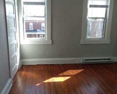 Room for rent in 2br Townhouse in Waverly