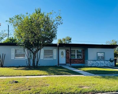 3 Bedroom 1BA 1092 ft Apartment For Rent in Orlando, FL