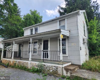 3 Bedroom 1BA 1000 ft Single Family House For Sale in Martinsburg, WV