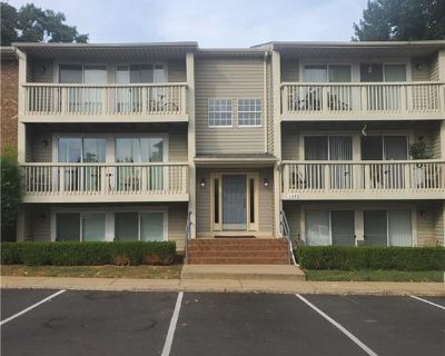 2 Bedroom 2BA 942 ft Condo For Sale in Charlotte, NC