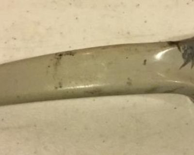 Split inside Bus Slider Handle damaged