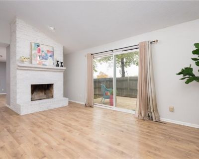 3 Bedroom 2BA 1938 ft Townhouse For Sale in Overland Park, KS