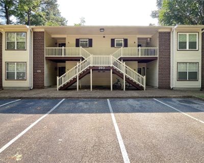 2 Bedroom 2BA 1086 ft Condo For Sale in Williamsburg, VA