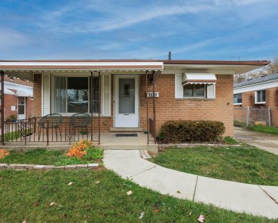 3 Bedroom 2BA 1005 ft Single Family House For Rent in Warren, MI