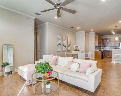 2800 Sandage Avenue # #301. Property for Rent in Fort Worth, TX for $4,150 with 4 bedrooms and 4 full baths. This 2,037 square foot property was built in 2008 on a lot size of 0.5537.. Animals. RE-LISTED AT DISCOUNTED PRICE. AVAILABLE JUNE 1ST, 2026. Welcome to the epitome of student living at SkyRock Condos! This top-floor unit is tailor-made for TCU students seeking the perfect blend of conve...