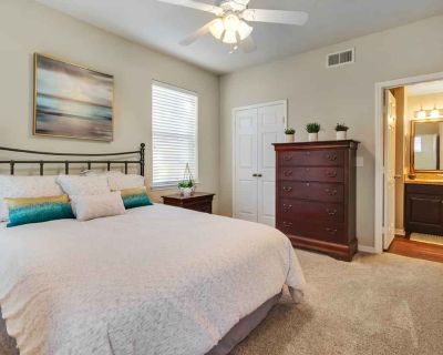 1 Bed 1 Bath - G (Has an Apartment). Room in the 1 Bedroom 1BA Apartment For Rent