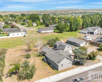 3 Bedroom 4BA 2664 ft Single Family Home For Sale in IDAHO FALLS, ID