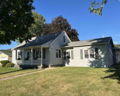 3 Bedroom 1BA 2126 ft Single Family Home For Sale in PRAIRIE DU CHIEN, WI