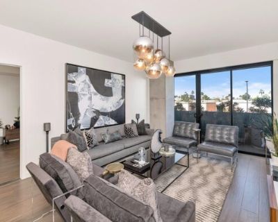 2300 E Campbell Ave Unit 226. THIS IS A FURNISHED RENTAL THAT IS AVAILABLE SEASONALLY, LONG TERM PRICING, PLEASE CALL FOR BLENDED RATE!! (Jan - Mar $7,495) (Apr, Oct - Dec $4,495) (May - Sep $3,995)! Urban living in the heart of Biltmore! Discover elegance and upscale living in this condo community, perfectly positioned in one of Phoenix's premier locales. 2-bed, 2.5-bath floor plan with privat...