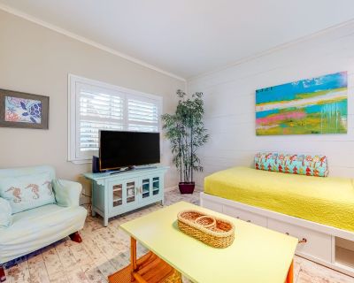 1 Bedroom 1BA Condo Vacation Rental in Leeward Isles 203, Corpus Christi, TX